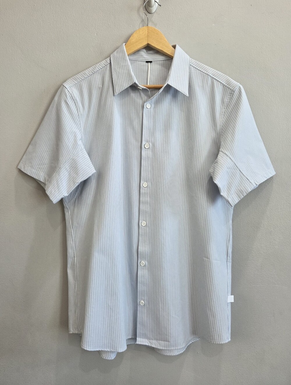 Lululemon Venture Stripe Button Shirt Light Blue Short Sleeve Casual Men's Large